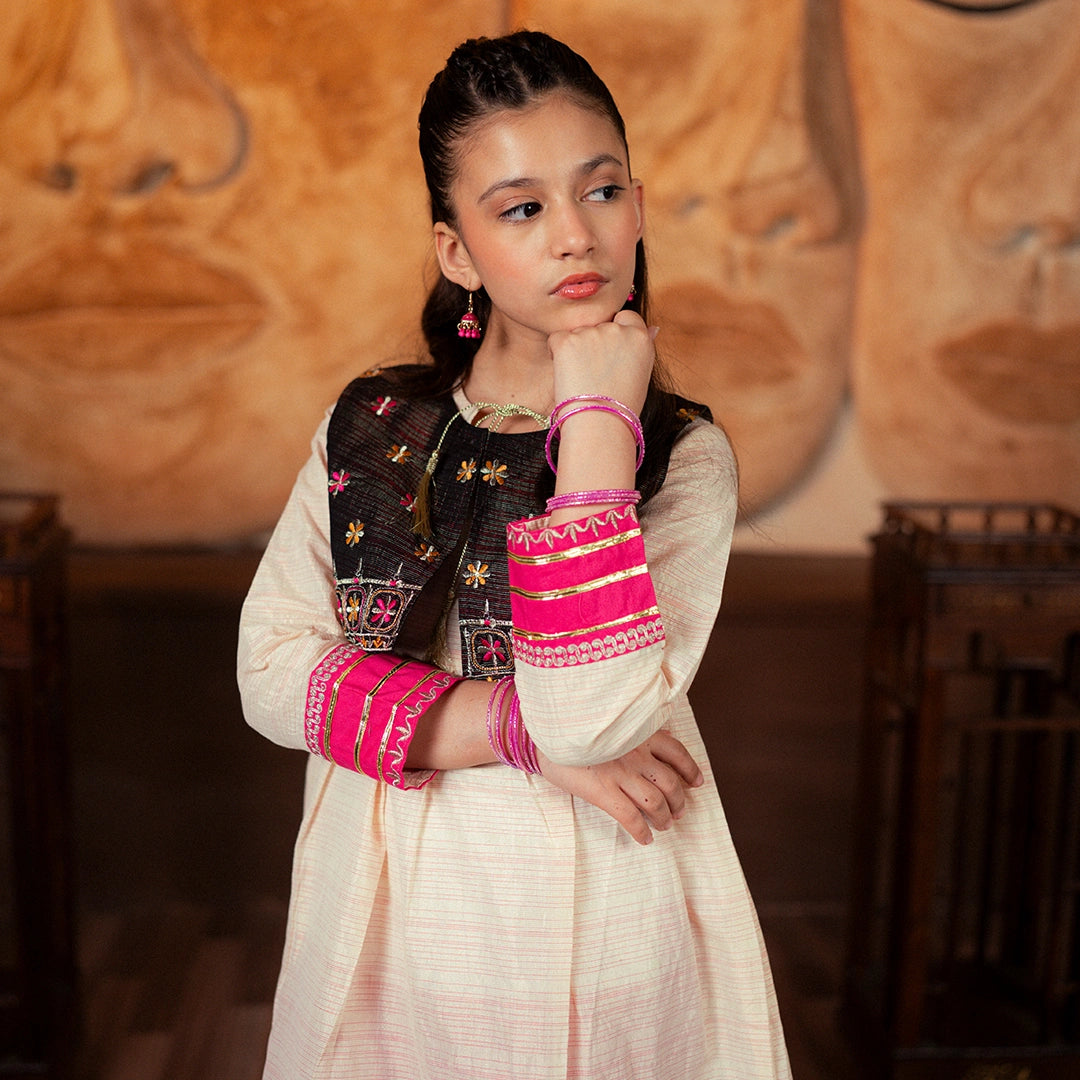 Embroidered Jacquard Suit – Riwayat