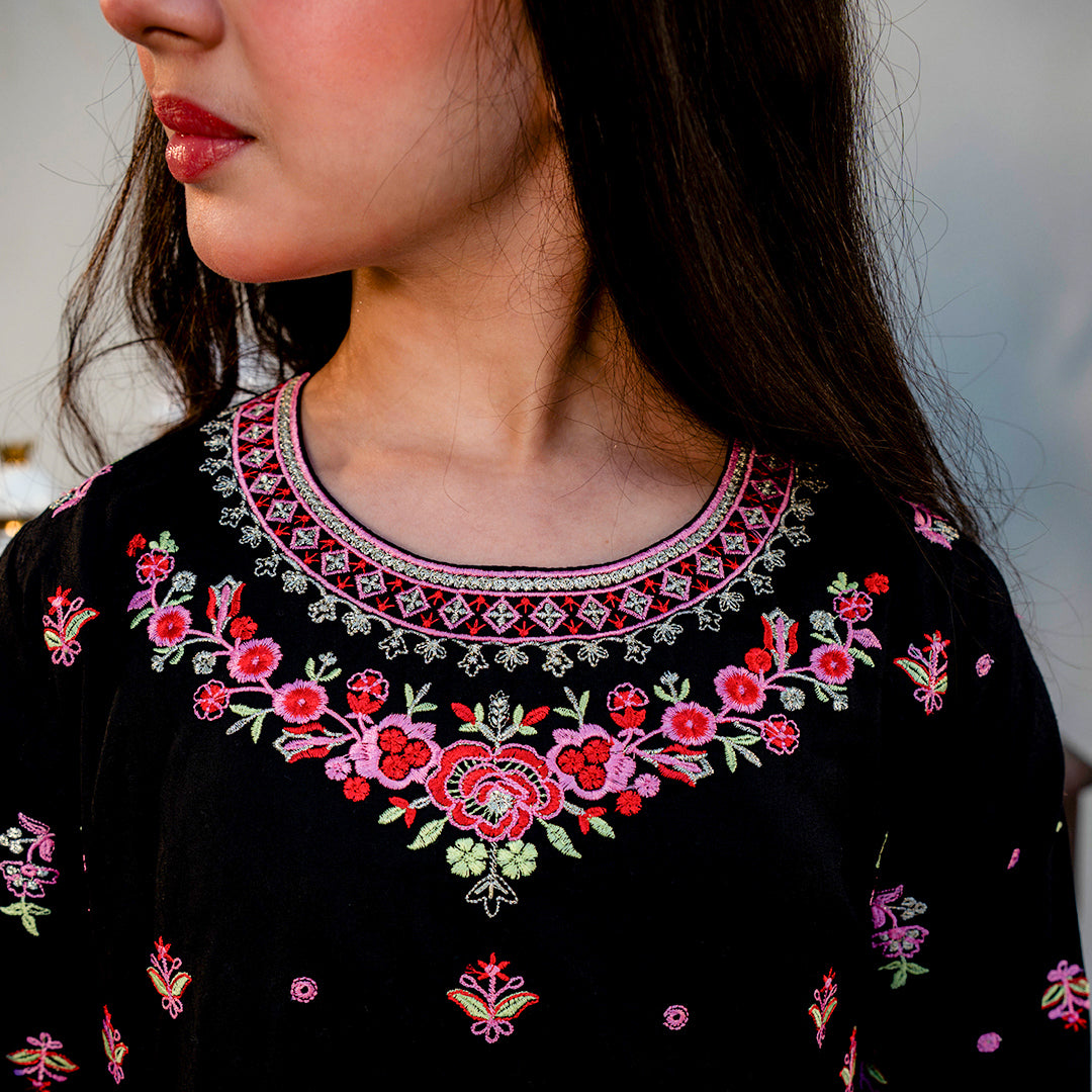 Embroidered  Cotton Lawn Suit –Siyah