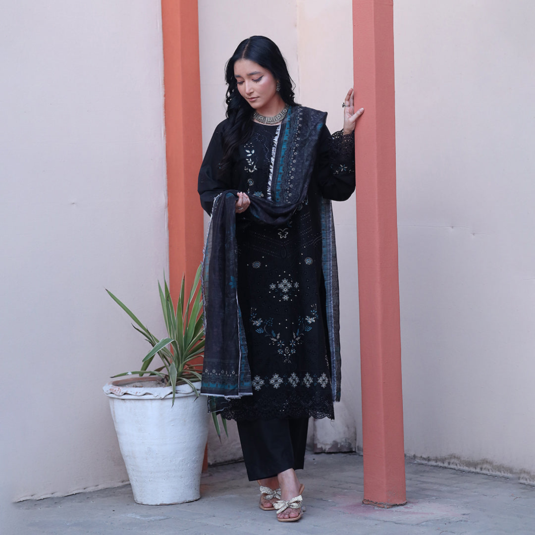 Embroidered Cotton Suit – Layla