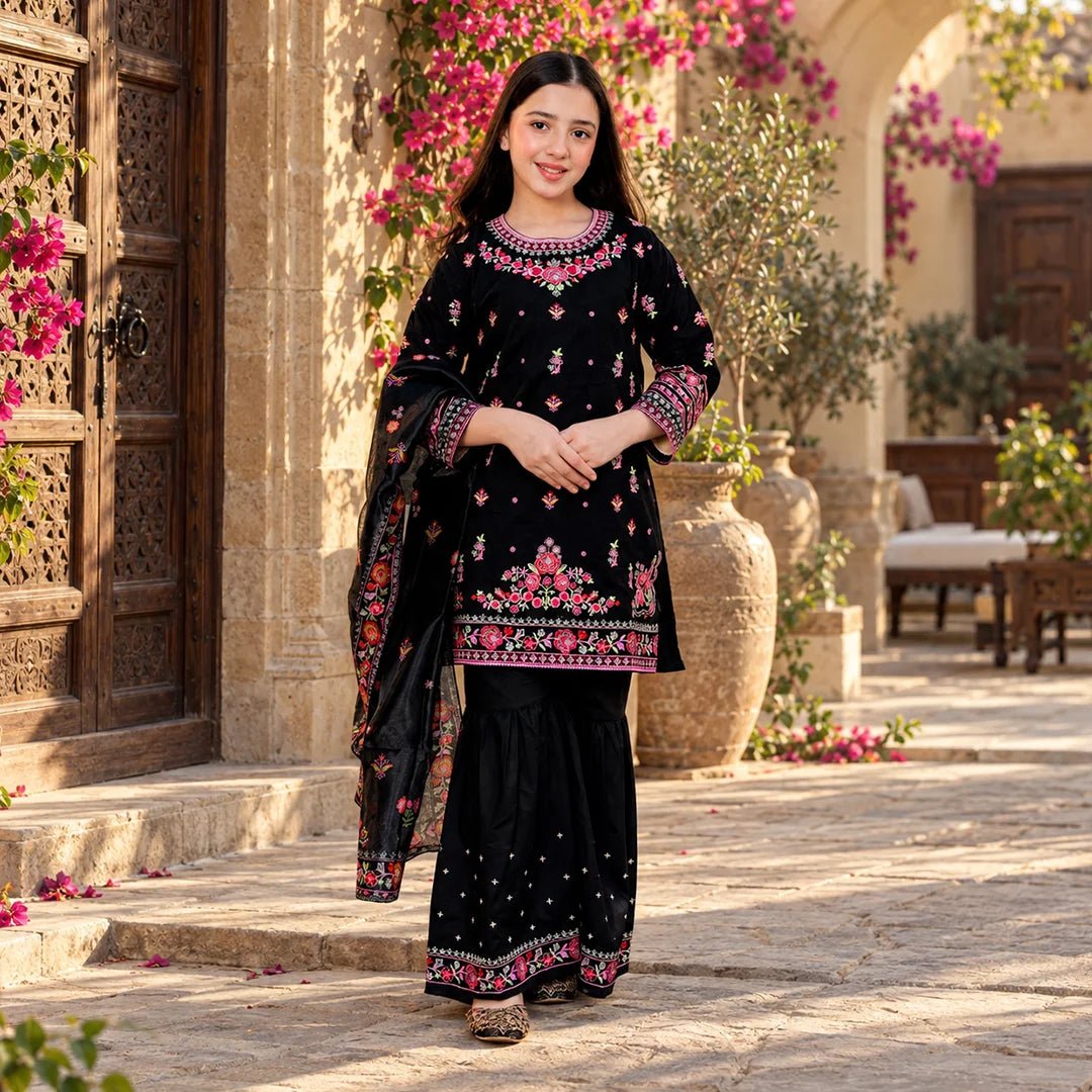 Embroidered  Cotton Lawn Suit –Siyah