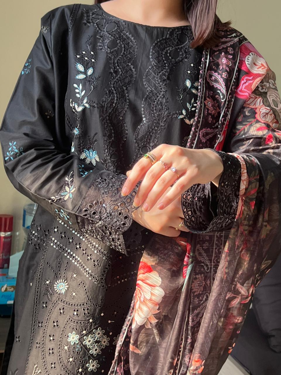 Embroidered Cotton Suit – Layla